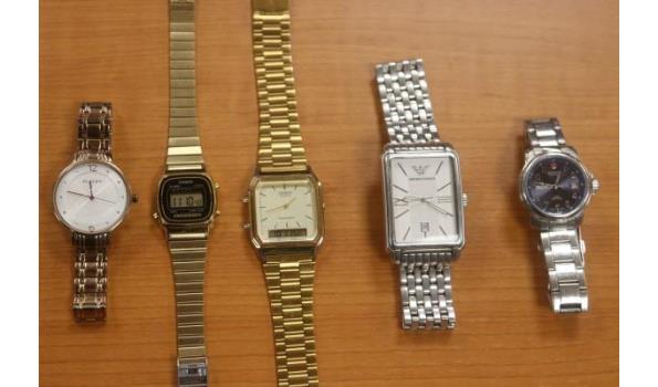 8 diverse horloges w.o. SKAGEN, CASIO, ARMANI, VICTORINOX enz
